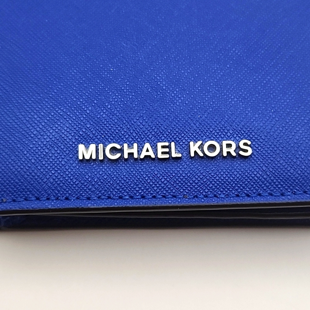 Michael Kors Bifold w/ Coin Zip Pocket Blue Silver Hardware - Picture 16 of 17